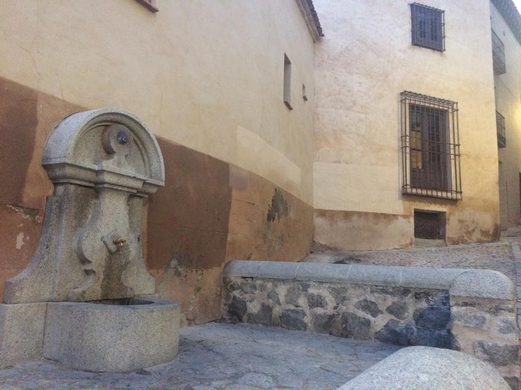 Apartamentos Coliseo Toledo Kültér fotó