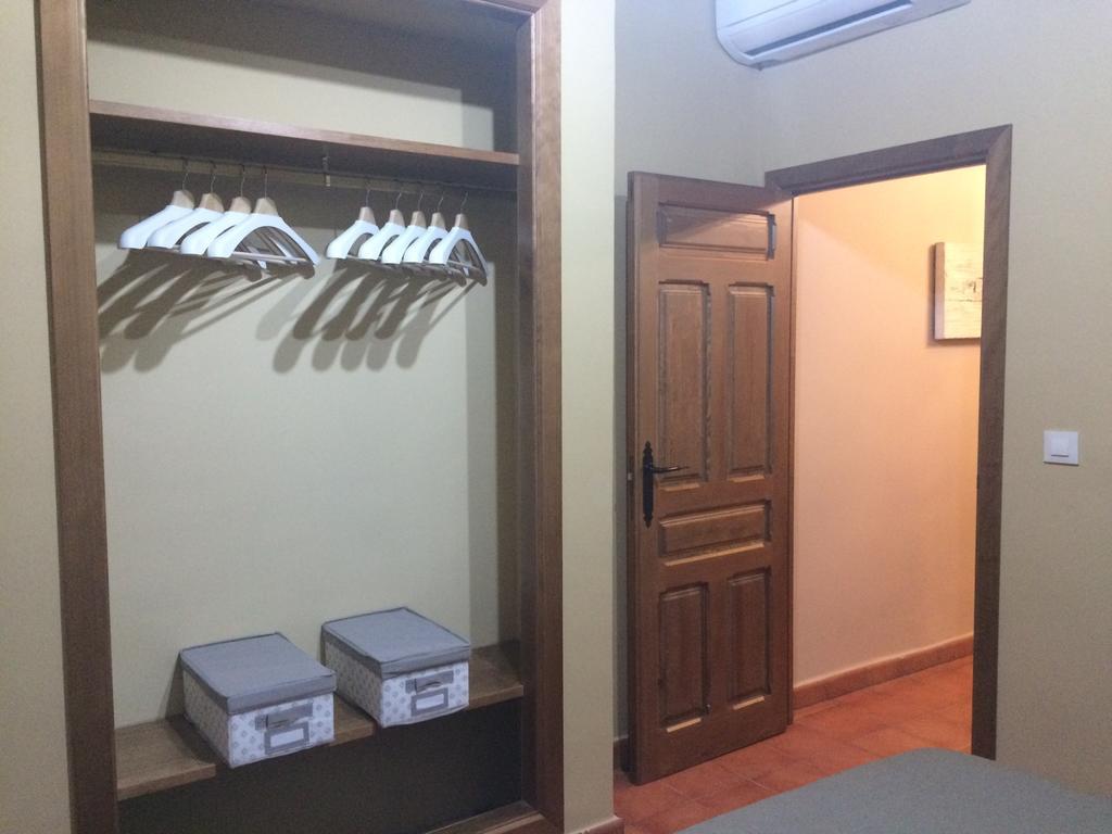 Apartamentos Coliseo Toledo Kültér fotó